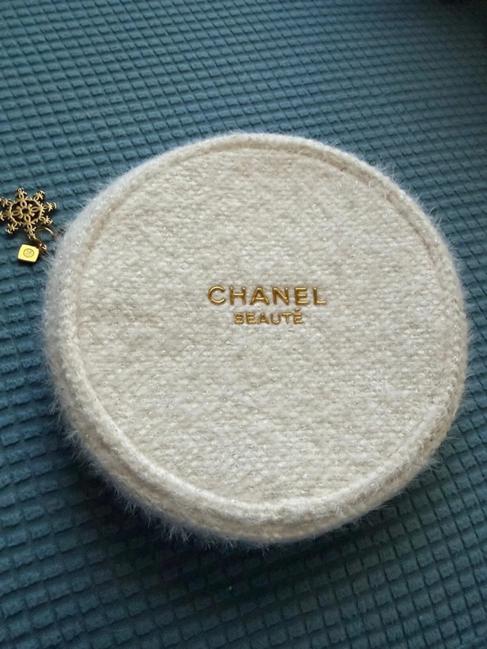 CHANEL Cream Round Cosmetic Pouch with Gold Logo - Picture 4 of 13